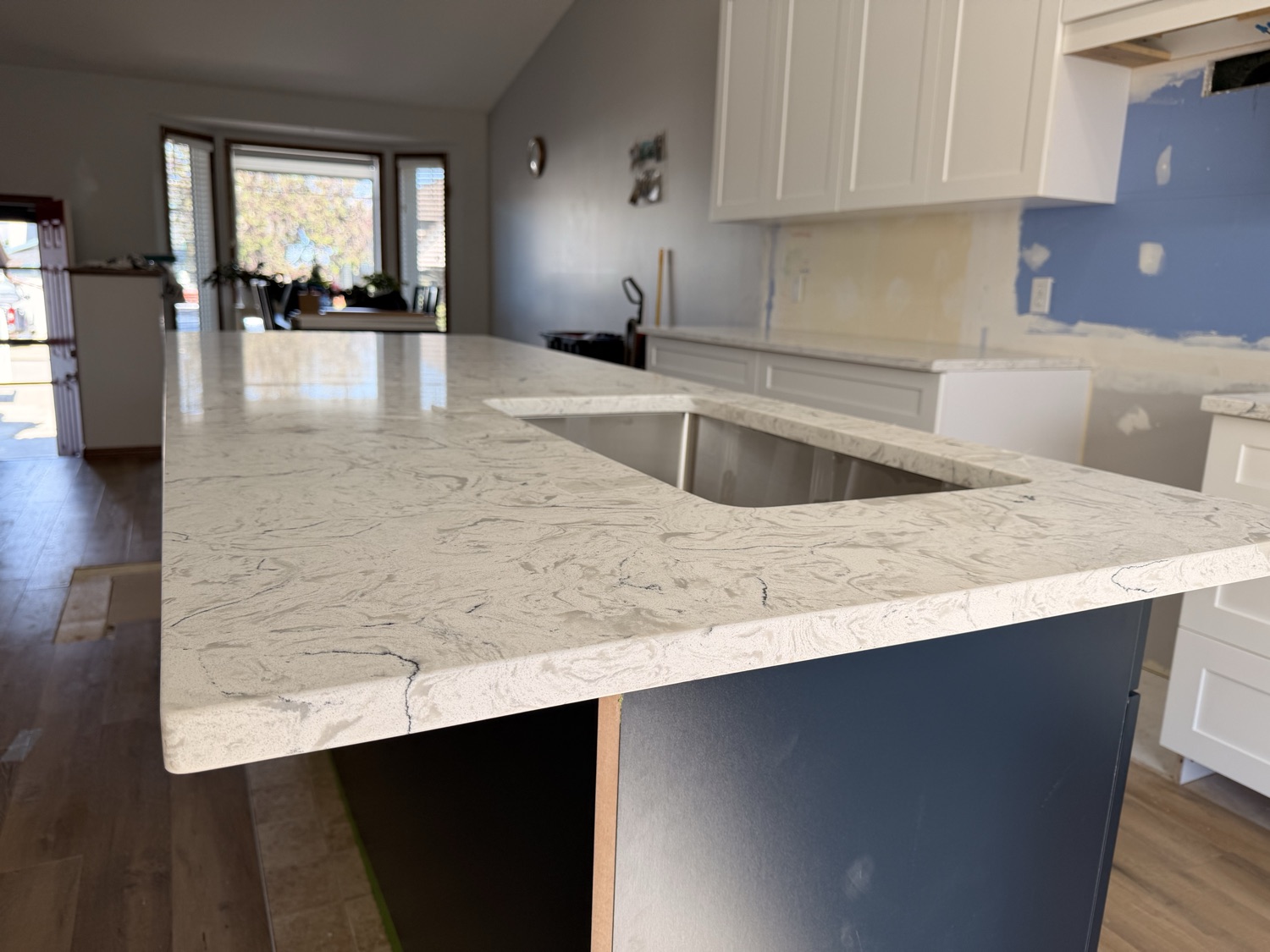 Marbled quartz island with undermount sink