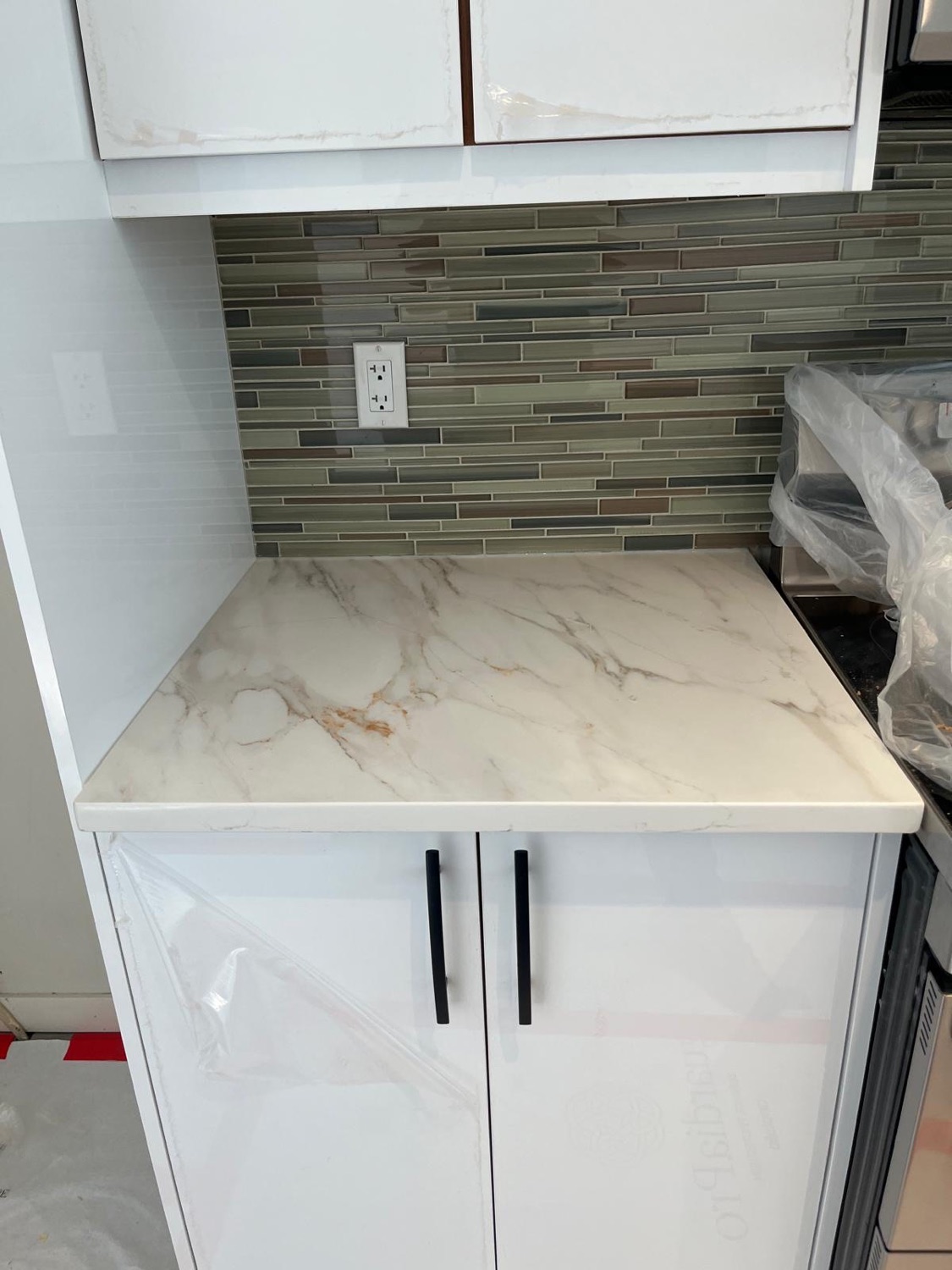 Calacatta counter with glass tile backsplash